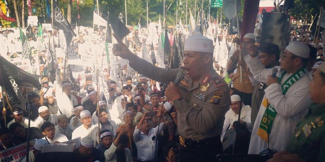 Aksi 2 Desember, Ribuan Umat Islam Putihkan Jalanan di Pekanbaru