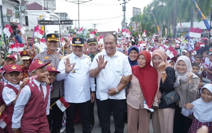 Pemkab Asahan Bagikan Bendera Merah Putih Sambut HUT RI Ke-80