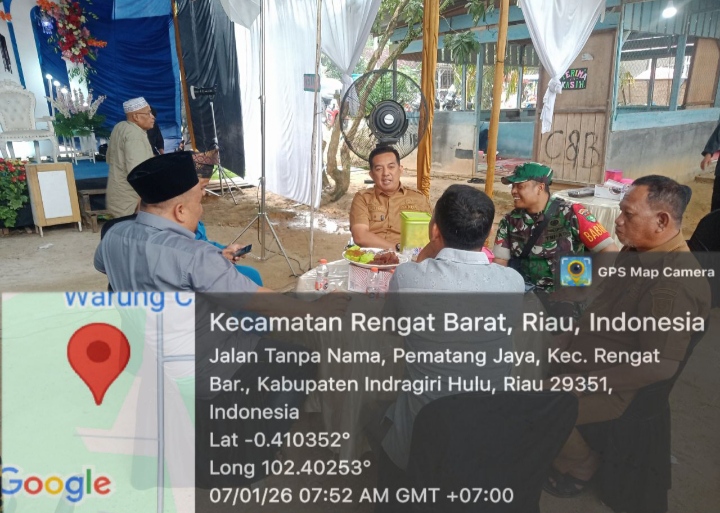 Kedekatan Babinsa Dengan Warganya Juga Terlihat Saat Hadiri Undangan Pesta Khitanan Anak Warga Di Desa Binaan.