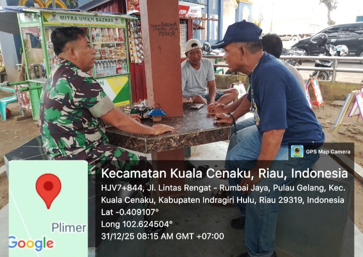 Babinsa Koramil 01/Rengat Sambangi Desa Binaan Sambil Jalankan Komsos