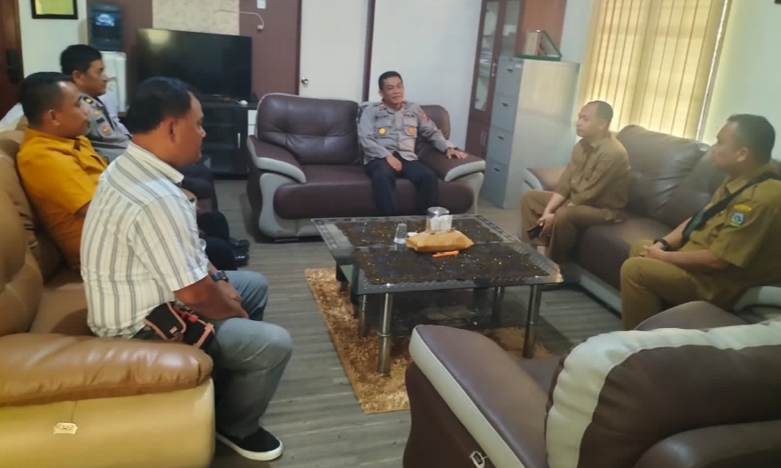 Jabat Kapolsek Padang Hulu, Iptu Rudi Asman Silaturahmi ke Kantor Camat