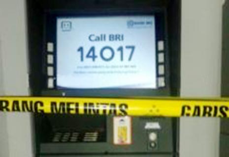 Rampok ATM Kabur, Kaca Mobil Pelaku Ditembak