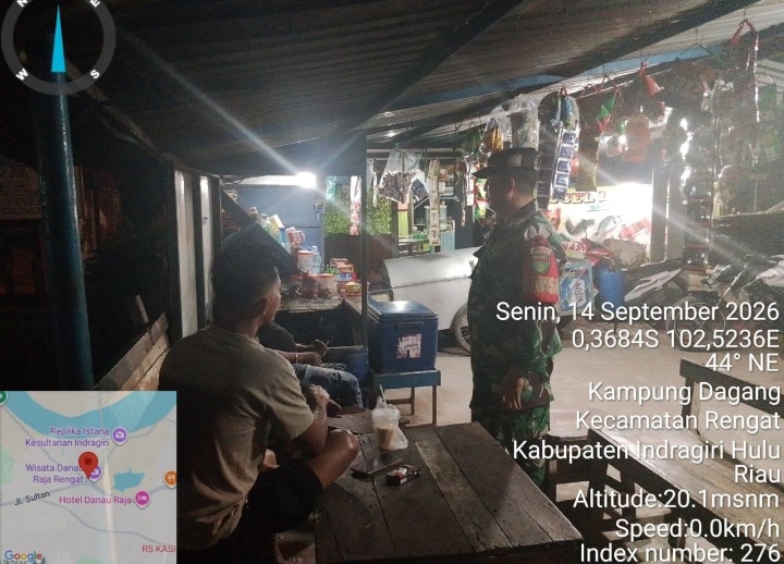 Patroli Malam, Babinsa Koramil 01/Rengat Sambangi Pemuda dan Sampaikan Pesan Kamtibmas