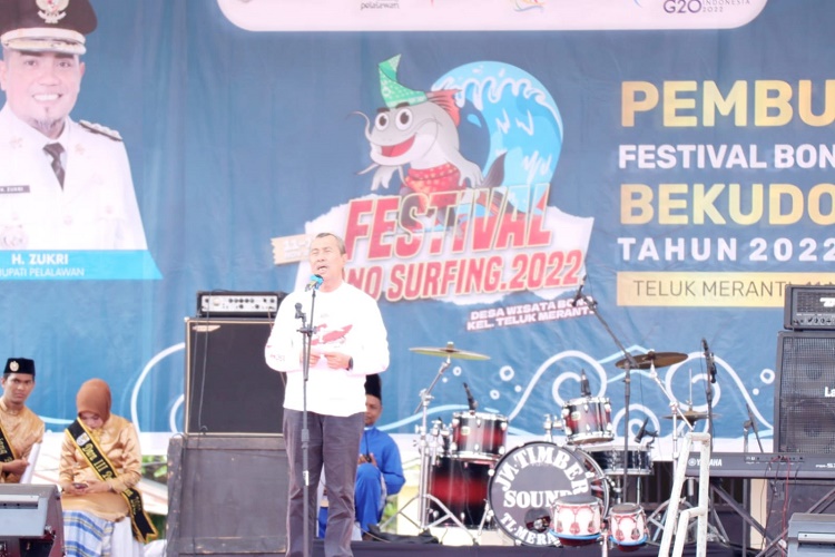 Gubenur Riau Pembuka Festival Bono di Kabupaten Pelalawan