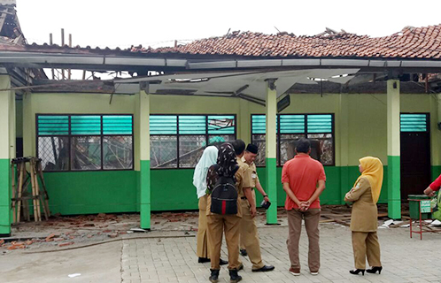 Ruang Kelas Laboratorium SMPN 4 Kota Bekasi Rubuh