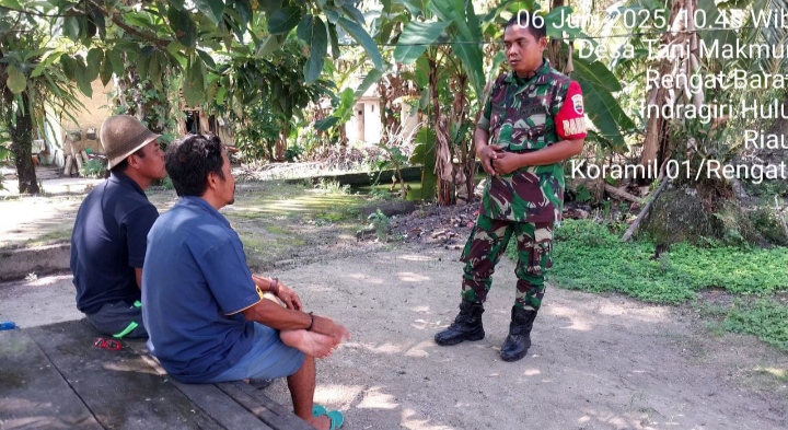 Dimomen Idul Adha Babinsa Tetap Jalin Keakraban Dengan Warga Binaan Melalui Komsos.