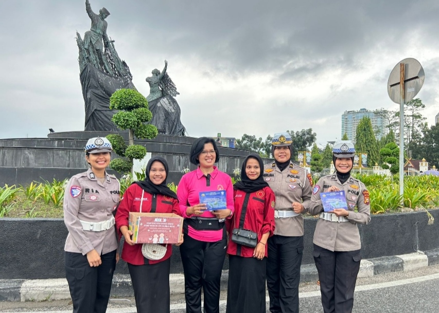 Tim Polwan Cantik Ditlantas Polda Riau Dapat Sambutan Hangat di Car Free Day Pekanbaru