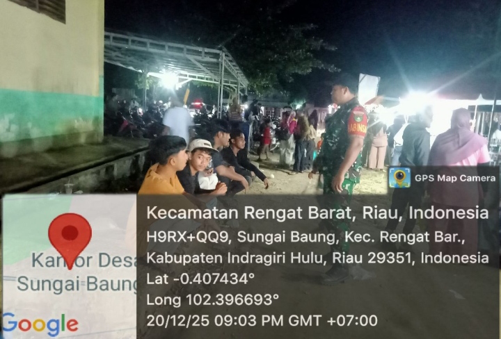 Kegiatan Dialogis Jaga Kamtibmas Di  Wilayah Desa Binaannya Babinsa Lakukan Patroli Malam