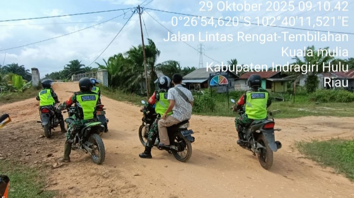 Babinsa Koramil 01/Rengat Kodim 0302/Inhu Cegah Karlahut Dengan Patroli dan Sosialisasi