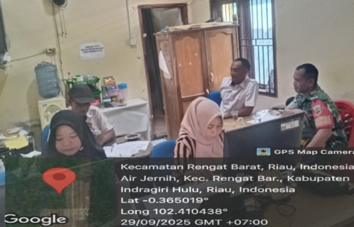 Babinsa Komsos Bersama Kades dan Perangkat Desa Air Jernih