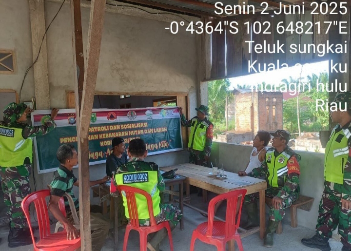 Cegah Karhutla Babinsa Galakan Patroli Dan Komsos Kepada Warga Desa Teluk Sungkai
