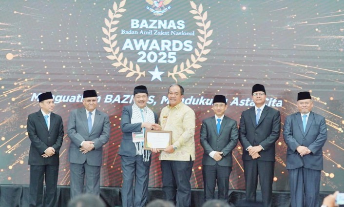 Bupati Asahan Dianugerahi BAZNAS Awards 2025