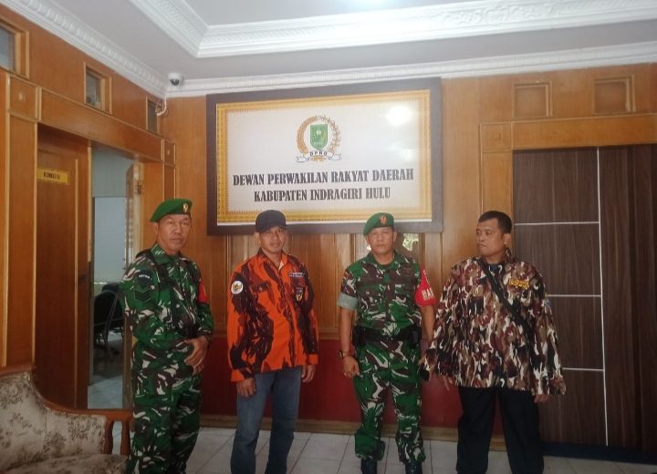 Berikan Rasa Aman TNI Dan Ormas Sinergi Patroli Gedung DPR  Serta Kantor Bupati Di Kabupaten lndragiri Hulu