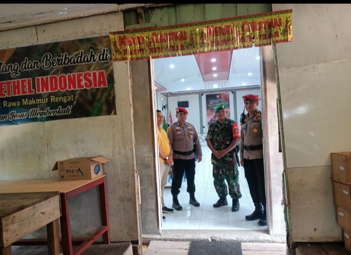 Perayaan Nataru Babinsa Koramil 01/Rengat Tetap Laksanakan Komsos Berikan Rasa Aman