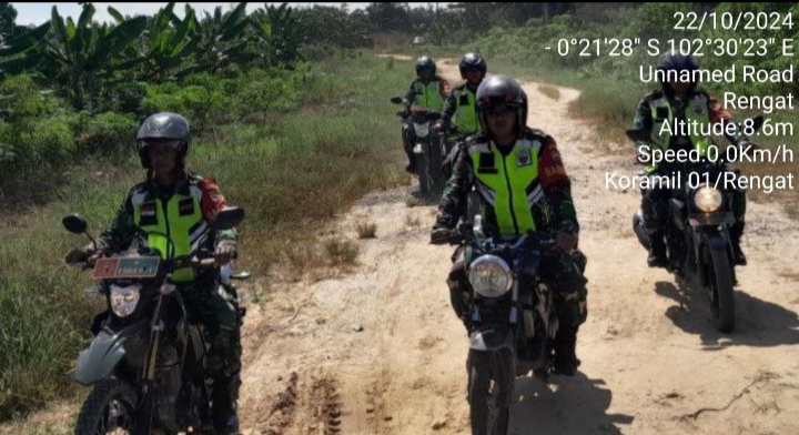 Mengitari Daerah Rawan Karhutla Babinsa Dan Masyarakat Terus Lakukan Pencegahan Karhutla Kecamatan Rengat