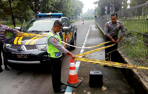 Kardus Misterius Ditemukan di Waduk Wlingi, Warga Khawatir Berisi Bom