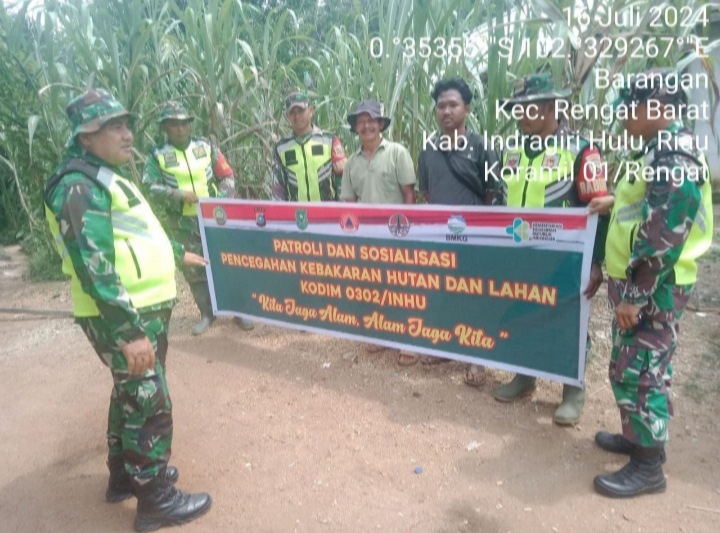 Babinsa Berikan Himbauan Melalui Pesan Larangan Karhutla Lewat Spanduk Kepada Warga