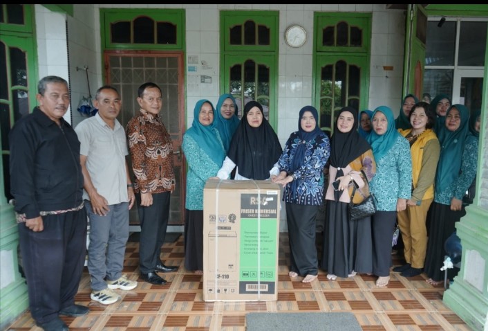 TP. PKK Asahan Berikan Bantuan Peralatan Usaha Ke Desa Juara UP2K