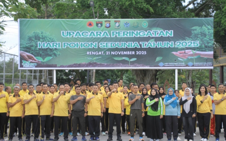 Komandan Kodim 0302/Inhu - Kuansing Diwakili Pasi Pers Hadiri Apel Peringatan Hari Pohon Sedunia 2025 Serta Penanaman Pohon