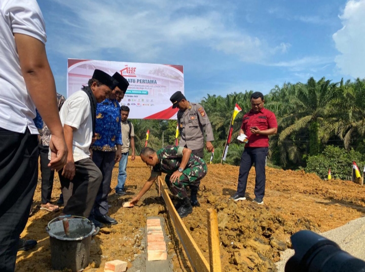 Pembangunan Gudang Dan Gerai Kopdes Merah Putih Di Desa Serosa Ditandai  peletakan batu pertama Oleh Pabung Dim 0302/Inhu.