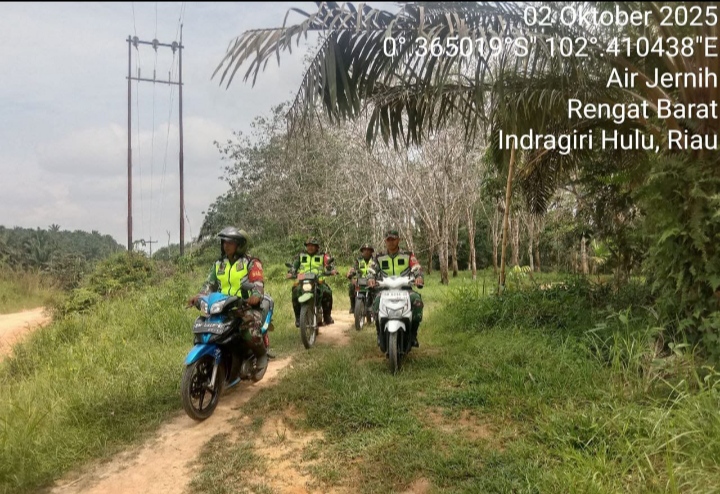 Patroli Karhutla Babinsa Koramil 01/Rengat Kodim 0302/Inhu Lakukan  Sosialisasi Kepada Masyarakat Di Kecamatan Rengat Barat