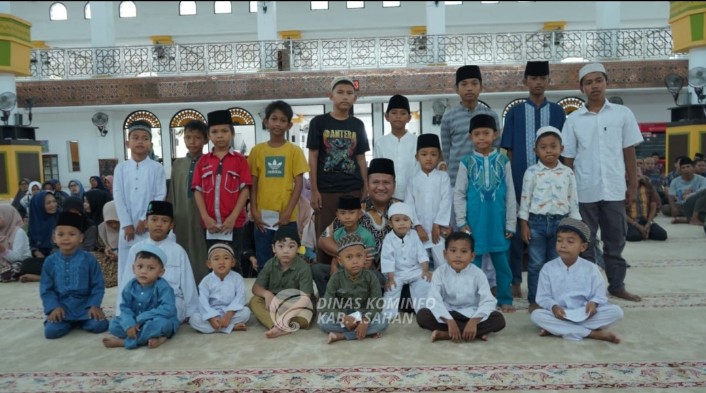 BKM Agung H. Achmad Bakrie Kisaran Salurkan Bantuan Kepada Kaum Dhuafa Dan Anak Yatim