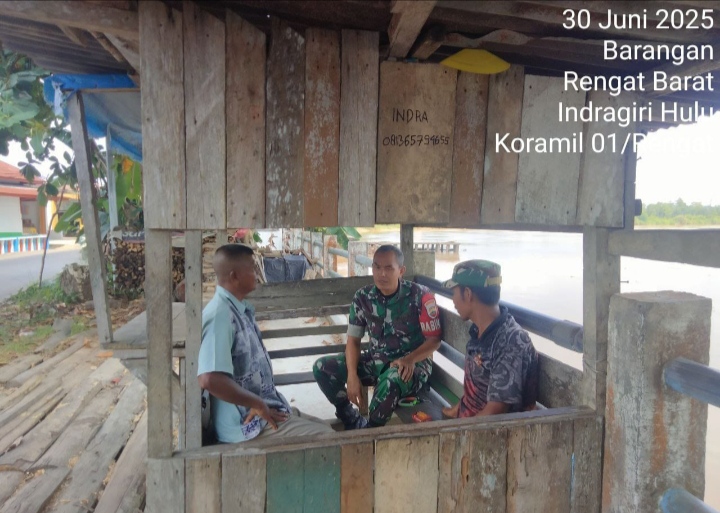 Babinsa Ciptakan Keakraban Dengan Warga Binaan Melalui Komsosnya