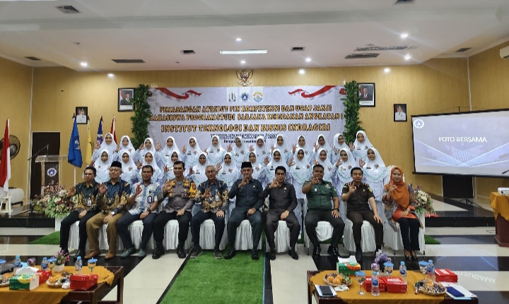 Dandim 0302/Inhu Diwakili Pasi Pers Hadiri Pemasangan Atribut Pin Kompetensi Mahasiswa Program Studi Sarjana Kebidanan ITB  Indragiri Tahun 2025/2026.