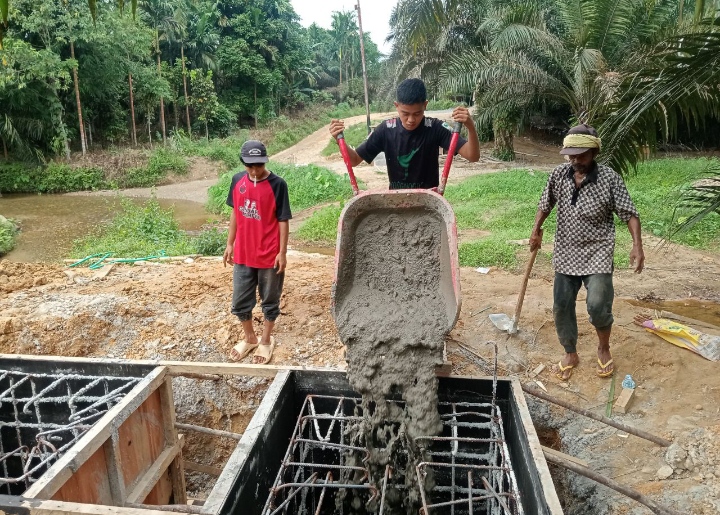 Satgas Mulai Bangun Tahap Krusial YaknibCor Pondasi Tiang Jembatan Gantung Garuda