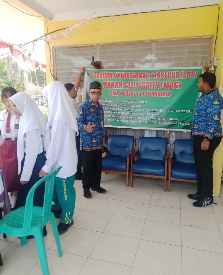 SMPN 13 Pekanbaru Mendapat MBG Perdana