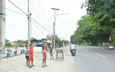 Masyarakat Berterimakasih Kepada Pemkab Sergai. 300 Titik Lampu Tenaga Surya Hemat Energi Terpasang di Ruas Jalan Sergai