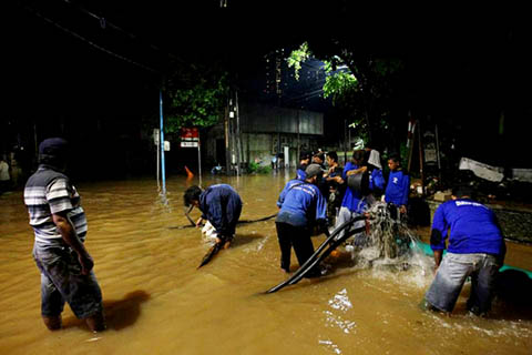 Banjir Kemang Akibat Tanggul Jebol