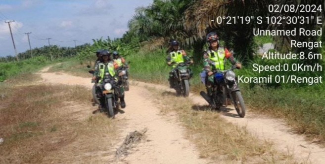 Guyuran Hujan Buat Asap Hilang Namun Patroli Tetap Dilaksanakan  Babinsa Koramil 01/Rengat Koramil 01/Rengat Kodim 0302/inhu