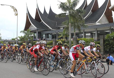 NOAH Ramaikan Tour de Singkarak