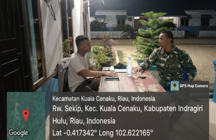 Menjaga Kondusifitas Di Wilayah Desa Binaan, Babinsa Laksanakan Patroli Siskamling