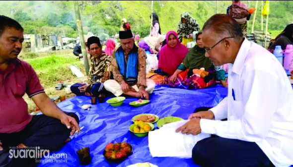 Empat Warga Musibah Kebakaran Toweren Uken Terima KTP Baru