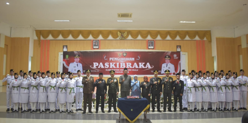 Dandim 0302/Inhu-Kuansing Hadiri Pengukuhan 30 Anggota Paskibraka, Oleh Bupati Inhu Di Gedung Dang Purnama Rengat