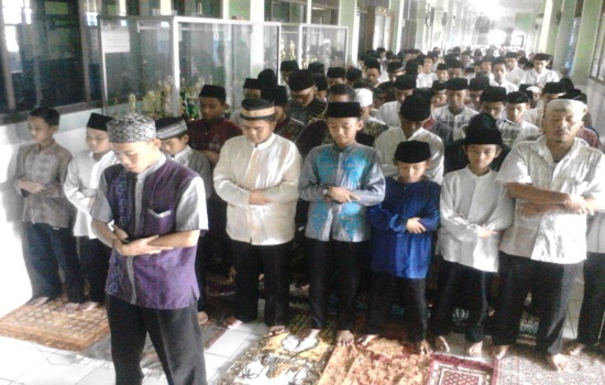 SMP An Nuur Gelar Sholat Ghoib Untuk Korban Bencana di Aceh