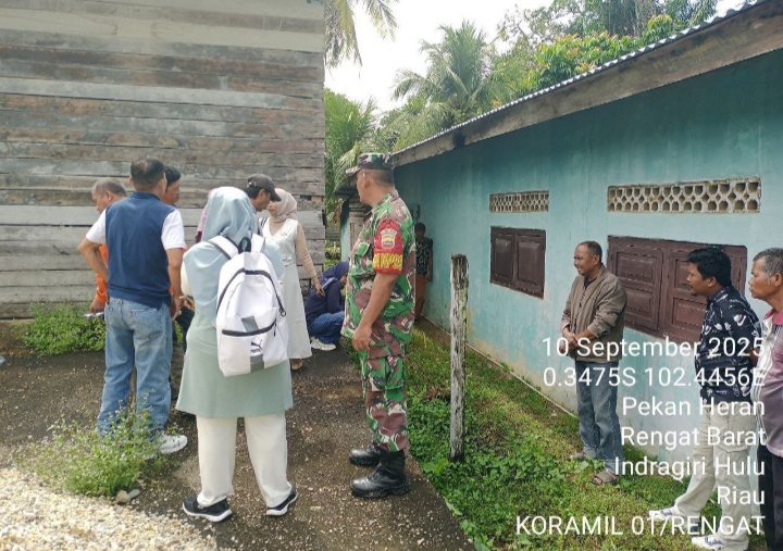 Babinsa Desa Pekan Heran Lakukan Peninjauan Titik Nol Pembuatan Parit Bersama Perangkat Desa Dan Kecamatan