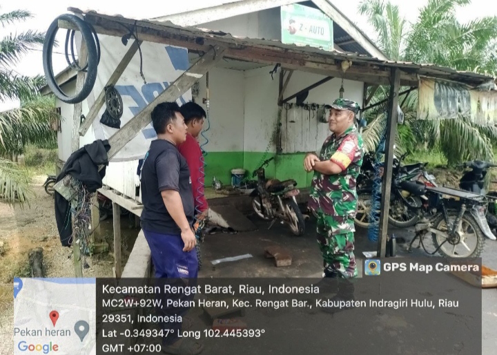 Babinsa Sambangi Desa Pekan Heran Lakukan Komsosn Untuk Mengetahui Situasi Dan Kondisi Kamtibmas