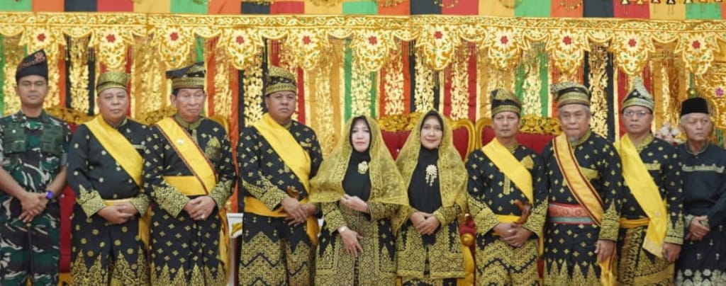 Gelar Datuk  Seri Setia Di Anugrahkan Kepada Bupati Suhardiman Amby Oleh LAMR ‎