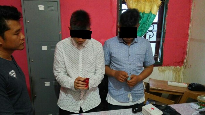 Dua Pria Diduga Pengedar Narkoba Diringkus Tim Opsnal Polsek Payung Sekaki