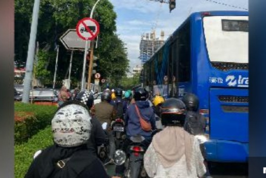 Ada Gladi Pelantikan Kepala Daerah, Lalu Lintas Macet Parah