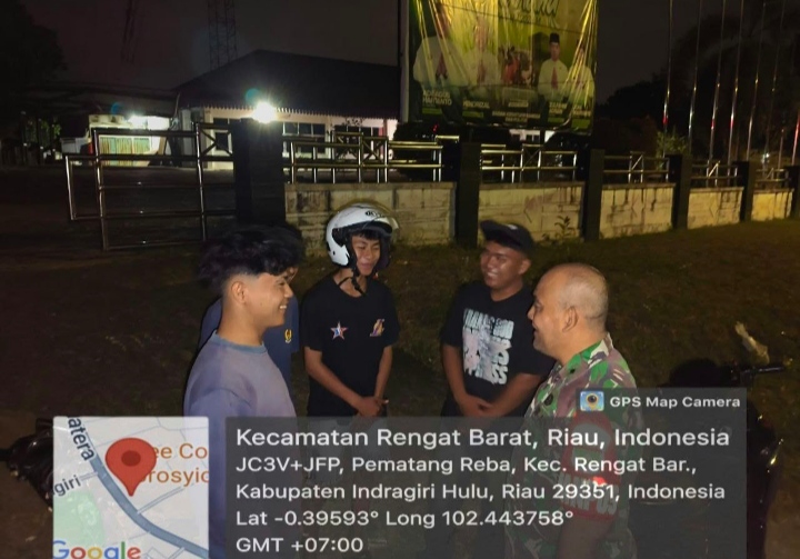 Berikan Edukasi Kepada Remaja Oleh Babinsa 01/Rengat Saat Patroli Malam