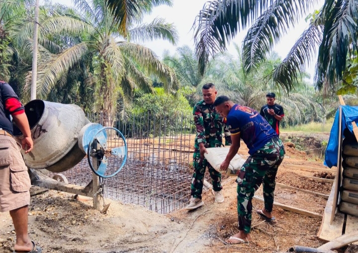 Satgas Kodim 0302/Inhu Percepat Pembangunan Jembatan Gantung Garuda