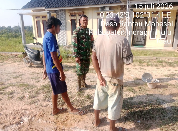 Jalin Keakraban dengan Warga, Babinsa Koramil 01/Rengat Rutin Gelar Komsos