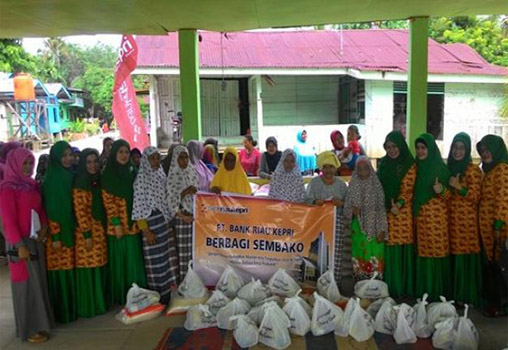 Bank Riau Kepri Salurkan Paket Sembako