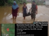 Banjir Melanda Desa Tambak Dengan Cepat Babinsa Bantu Warga Yang Lalui Jalan Putus