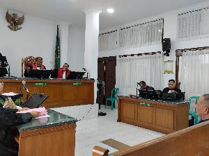 Mantan Ketua Partai Demokrat Riau Asri Auzar Dituntut 1,8 Tahun Penjara